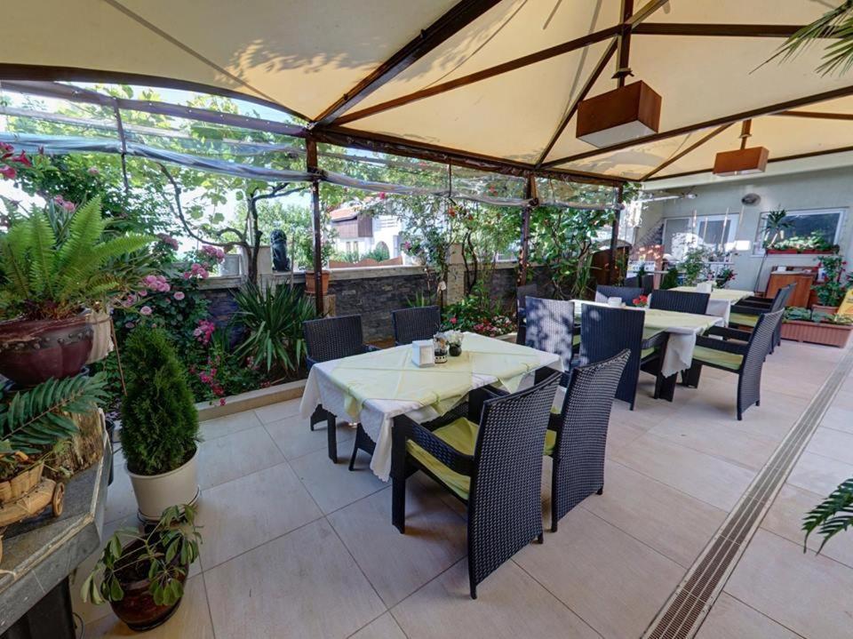 Family Hotel Gogov Sinemoretz Buitenkant foto